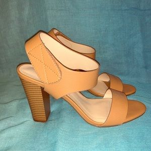 Simply Vera by Vera Wang neutral beige straps heel